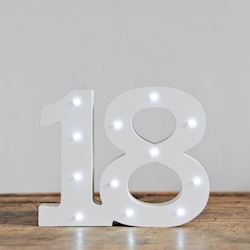 Tallet 18 med LED lys - KoZmo Design Store 