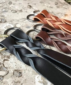 Baarsøe Design nøglering i snoet læder - findes i flere farver